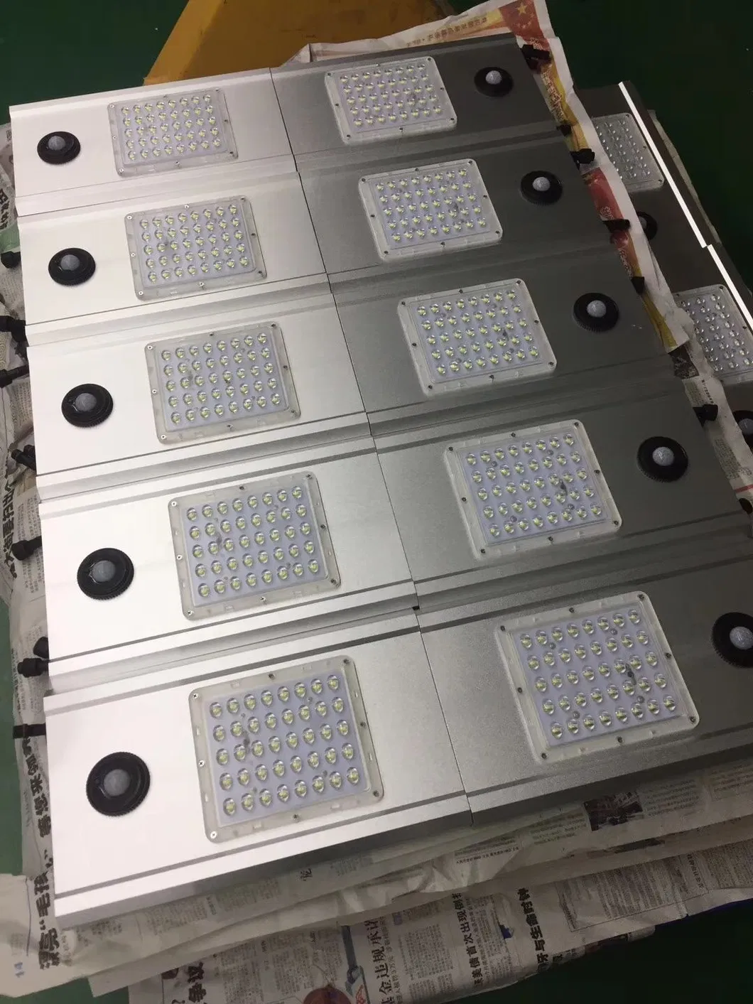 6500K 30W 40W Outside Waterproof Walkway Parking Lot LED Solar Street Lamp