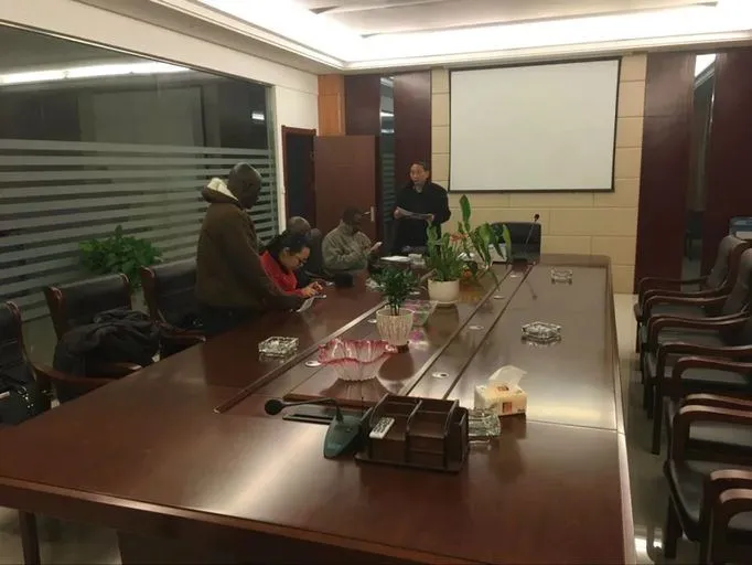 Factory Direct 6m7m8m Pole LED Solar Street Light with Gelled/Lithium Battery