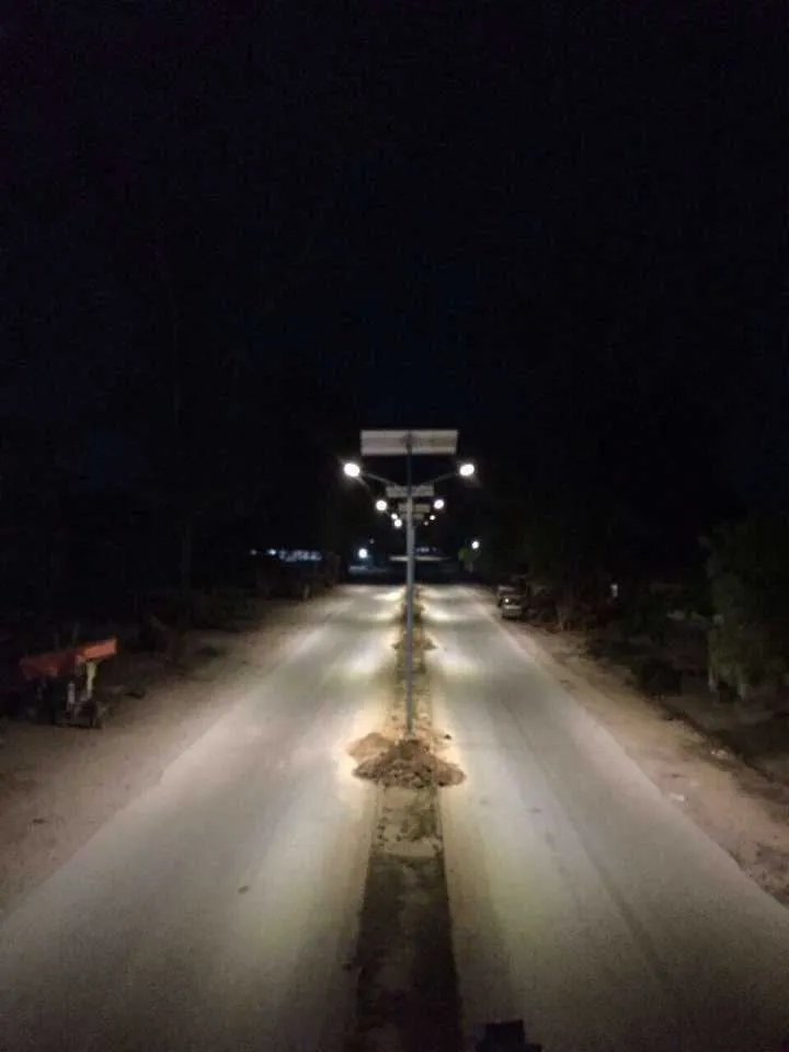 Factory Direct IP67 Bridgelux 8m60W Solar LED Street Lighting System Price