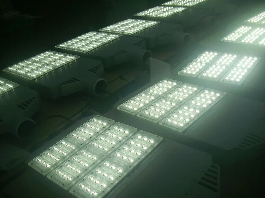 IP67 Adjustable LED Street Light with 5 Years Warranty Waterproof 150W LED Street Light