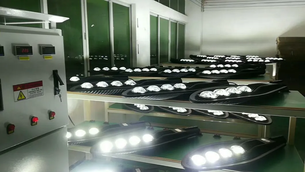 Manufacturer Factory Distributor 600W/500W/400W/300W/200W/150W/100W/50W Solar LED Street Light Outdoor All in One Camera COB SMD Wall Flood Garden Road Light